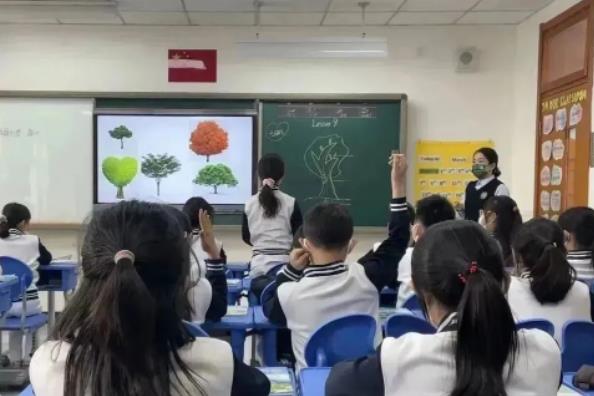 北京市忠德學(xué)校精彩了課堂豐富了成長！