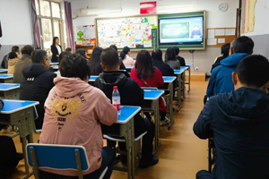 北京市海淀區(qū)崛起實驗學(xué)校召開家長會——“家校共育 聚愛同行”