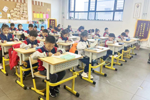 三河市燕橋?qū)W校小學(xué)部開展素養(yǎng)展示英語書法大賽