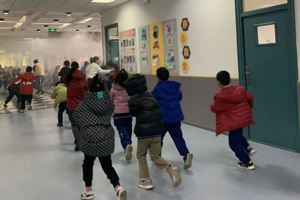 三河市燕橋?qū)W校小學(xué)開(kāi)展火災(zāi)逃生演習(xí)活動(dòng)——時(shí)刻謹(jǐn)記逃生之路