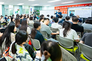 北京新府學(xué)外國語學(xué)校(國內(nèi)班)開學(xué)季：高中部教師開展教師培訓(xùn)！