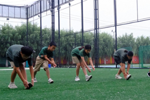 北京市通州區(qū)私立樹人學(xué)校棒球隊(duì)晨練活動(dòng)：晨光中的追夢(mèng)者