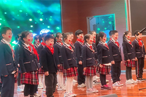 三河市燕橋?qū)W校小學(xué)舉辦國(guó)慶年級(jí)組班歌活動(dòng)：歌聲嘹亮，唱響燕橋！