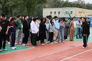 北京市實(shí)驗(yàn)外國語學(xué)校開展校園安全教育活動(dòng)：消防安全應(yīng)急疏散演習(xí)