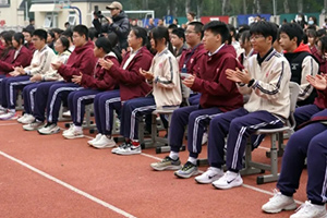 北京東方紅學(xué)校召開(kāi)日常行為規(guī)范提升大會(huì)：文明禮儀潤(rùn)于心，行為規(guī)范踐于行