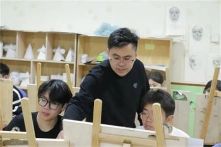 三河市燕橋?qū)W校美術(shù)高考班招生信息盤點(diǎn)！針對(duì)藝考生美術(shù)生