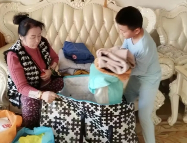 “寒冬送暖，棉衣傳情”北京市匯賢學(xué)校師生愛(ài)心捐贈(zèng)青海玉樹(shù)稱多縣