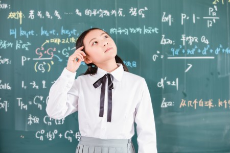 海淀區(qū)崛起實(shí)驗(yàn)學(xué)?；锸迟M(fèi)每月多少，回民如何處理就餐問(wèn)題？