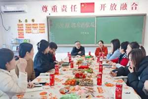 三河市燕橋?qū)W校六年級新學期茶話會：共話AI，探索教學新航道
