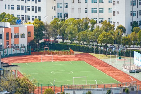 北京市豐臺區(qū)新北賦學(xué)校小學(xué)部課后托管服務(wù)具體安排怎么樣，最晚幾點接孩子？